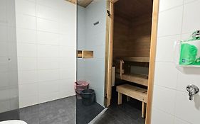 Tilava kaksio, saunalla ja sähköauton latauksella.